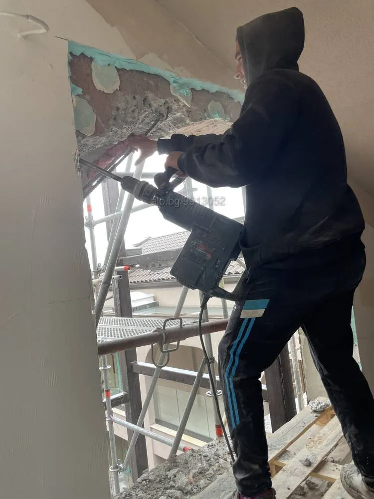 Къртене на височина от подвижно скеле